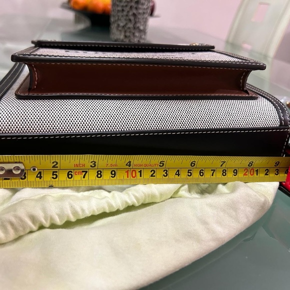 Beautiful Burberry bag - Picture 3 of 6